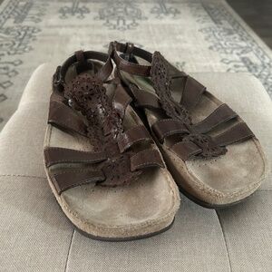 Women’s Earth shoes